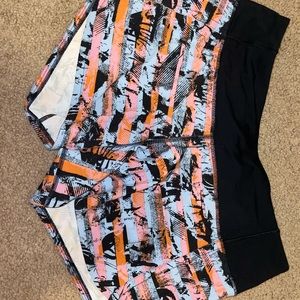 lululemon speed up 2.5” shorts- patterned size 6